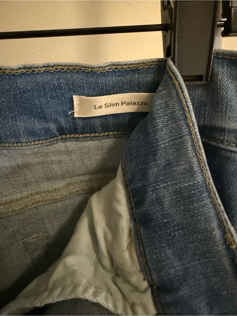 Frame Denim High-Rise Wide Leg Jeans in Light Blue Wash - Picture 10 of 10